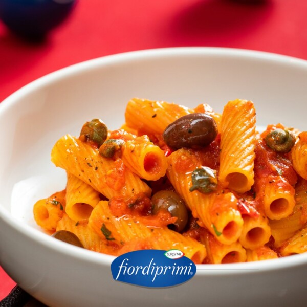 RIGATONI CON POMODORI DATTERINI, OLIVE LECCINO E CAPPERI - immagine 2